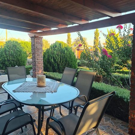 Guesthouse Petrothalassa Порто-Хелі Екстер'єр фото