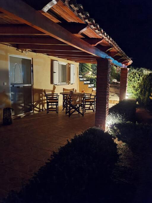 Guesthouse Petrothalassa Порто-Хелі Екстер'єр фото