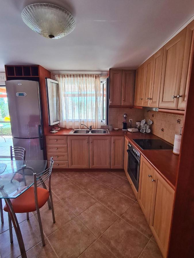 Guesthouse Petrothalassa Порто-Хелі Екстер'єр фото